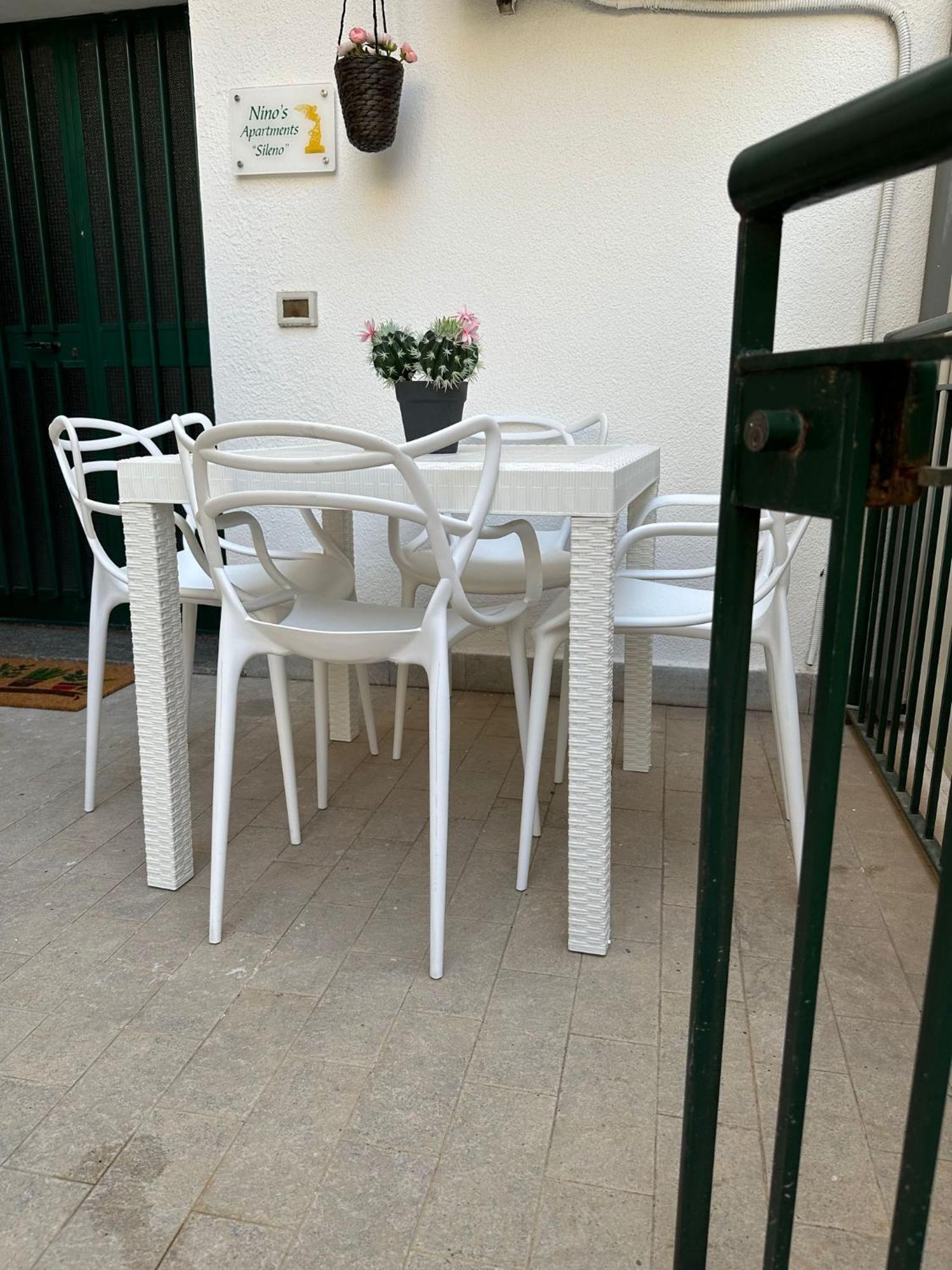 Nino'S Apartments Giardini Naxos Exterior photo